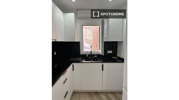 Room in shared apartment in Sant Adrià de Besòs