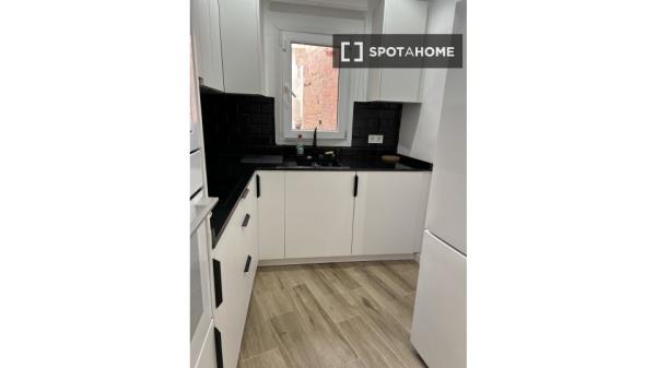 Room in shared apartment in Sant Adrià de Besòs