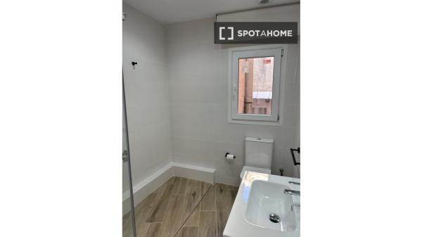 Room in shared apartment in Sant Adrià de Besòs