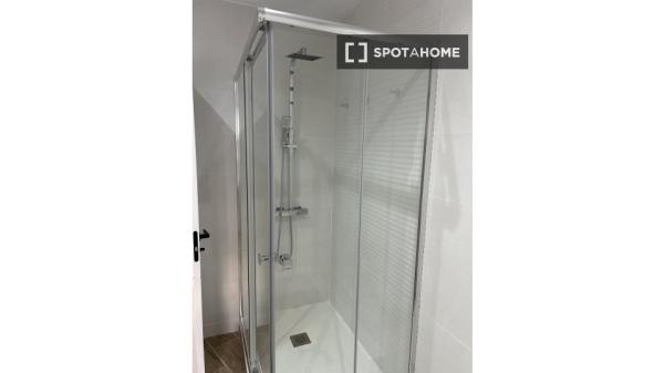 Room in shared apartment in Sant Adrià de Besòs