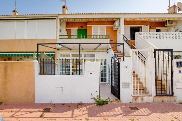 Casa independiente en calle Rojales, 18