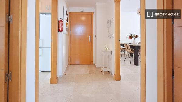 Apartamento de 2 dormitorios en alquiler en Manilva, Málaga