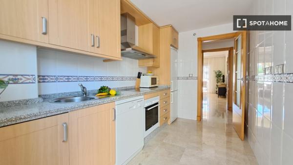 Apartamento de 2 dormitorios en alquiler en Manilva, Málaga