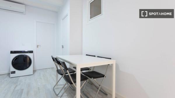 Habitación en piso compartido en barcelona.