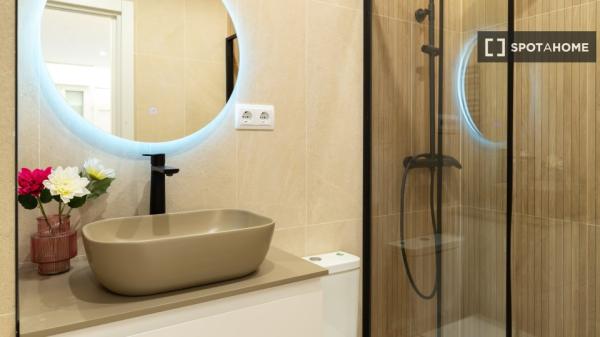 Piso en alquiler de 2 habitaciones en Chopera, Madrid