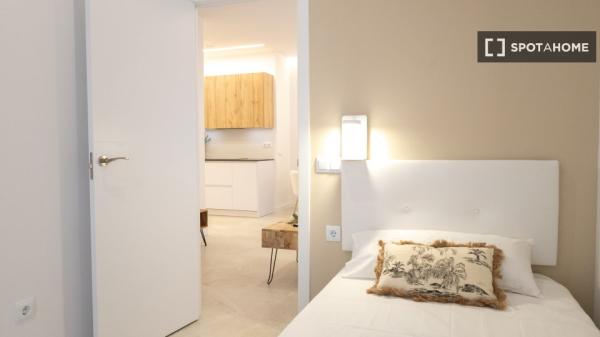 Piso en alquiler de 2 habitaciones en Chopera, Madrid