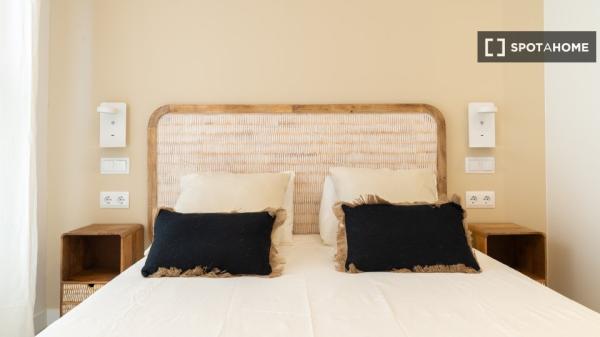 Piso en alquiler de 2 habitaciones en Chopera, Madrid