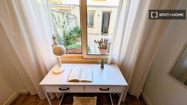 Chambre dans un appartement partagé de 3 chambres à louer à Sabadell