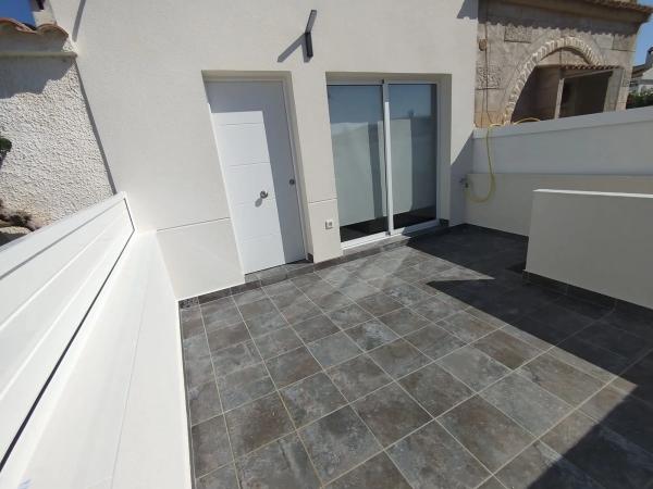 Casa independiente en avenida Adradas, 182