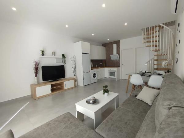 Casa independiente en avenida Adradas, 182