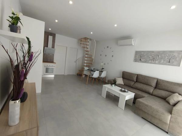 Casa independiente en avenida Adradas, 182