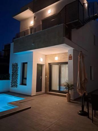 Casa independiente en calle Halcón