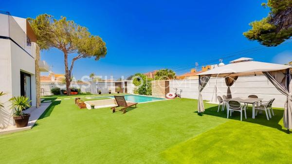 Casa independiente en calle Rosalia de Castro, 55