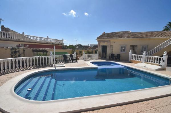 Casa independiente en calle Rodrigo