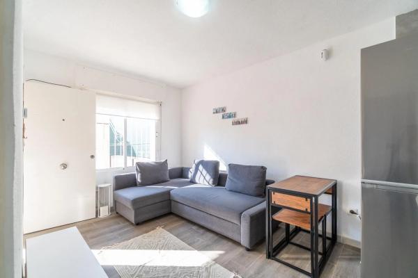 Casa independiente en avenida Laguna Azul, 1