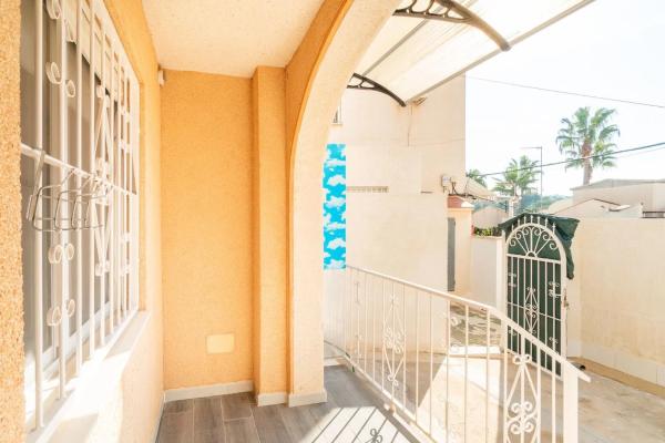 Casa independiente en avenida Laguna Azul, 1