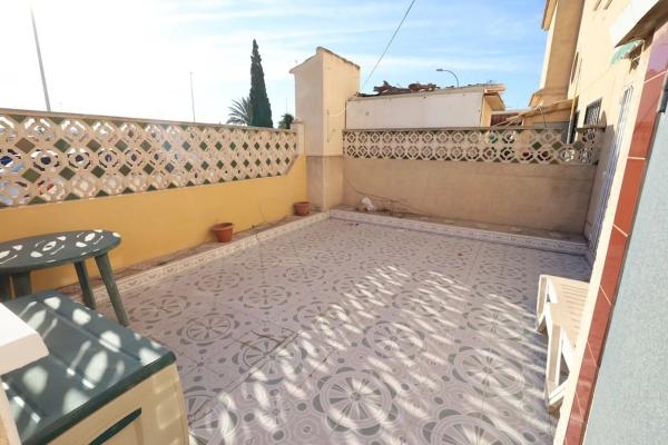 Casa independiente en calle Abreu