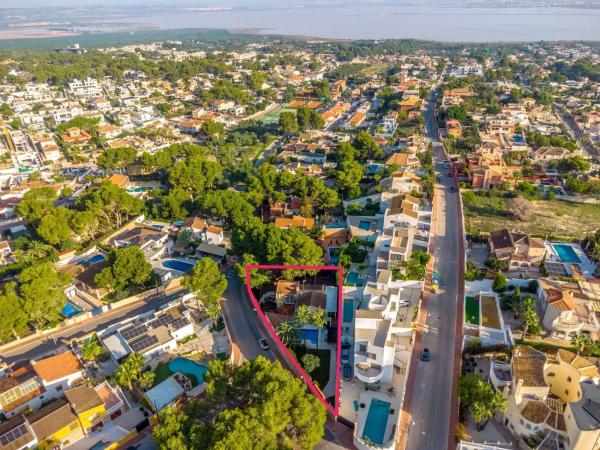 Casa independiente en avenida Tomas Martinez Domenech