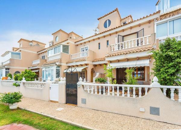 Casa independiente en calle Ariadna s/n