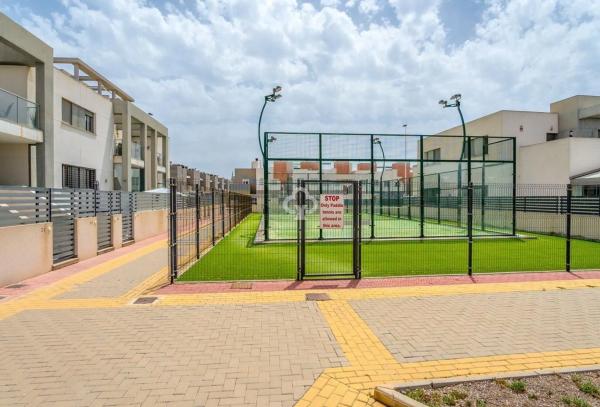 Casa independiente en calle Alborán