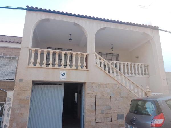 Casa independiente en calle Suecia