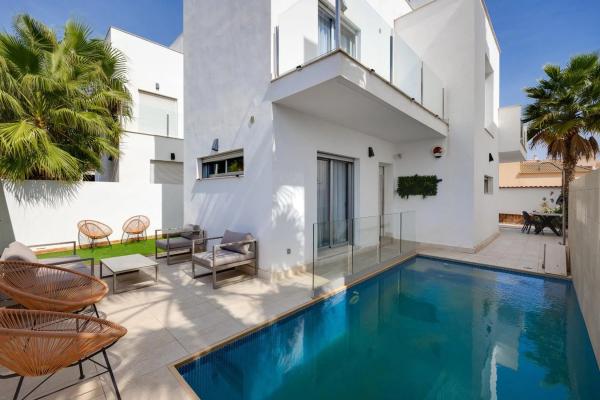 Casa independiente en calle Tomas Valcarcel