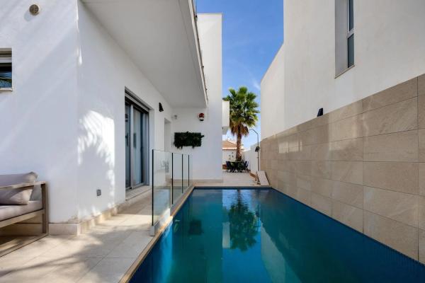 Casa independiente en calle Tomas Valcarcel