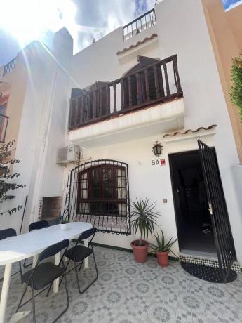 Casa independiente en avenida Alfred Nobel, 93