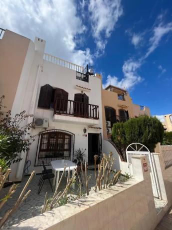 Casa independiente en avenida Alfred Nobel, 93
