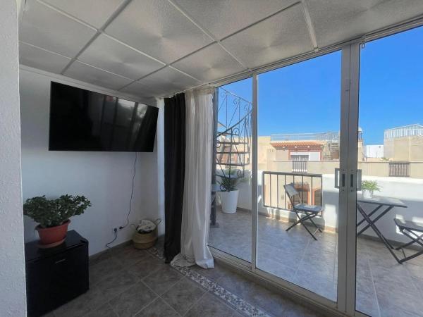 Casa independiente en avenida Alfred Nobel, 93