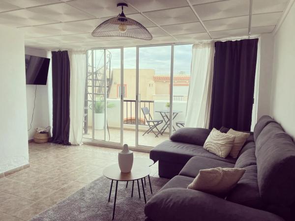 Casa independiente en avenida Alfred Nobel, 93