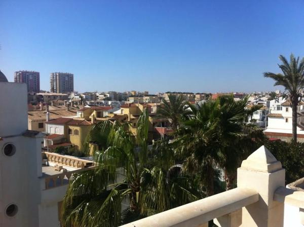 Casa independiente en avenida Alfred Nobel, 93