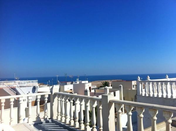 Casa independiente en avenida Alfred Nobel, 93