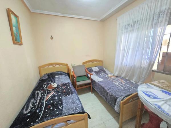 Casa independiente en avenida Alfredo Nobel