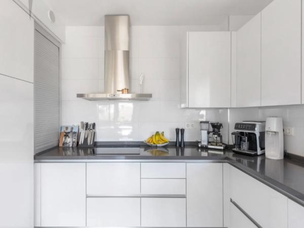 Casa independiente en avenida Alfredo Nobel, 141