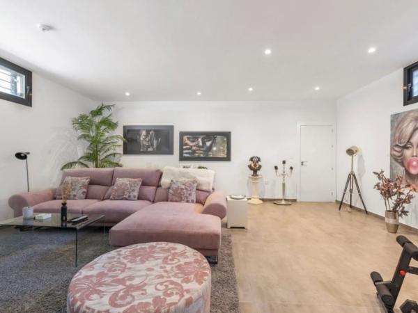 Casa independiente en avenida Alfredo Nobel, 141