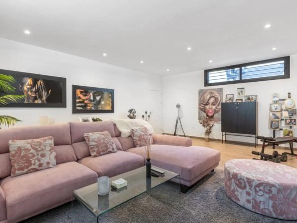 Casa independiente en avenida Alfredo Nobel, 141