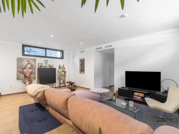 Casa independiente en avenida Alfredo Nobel, 141