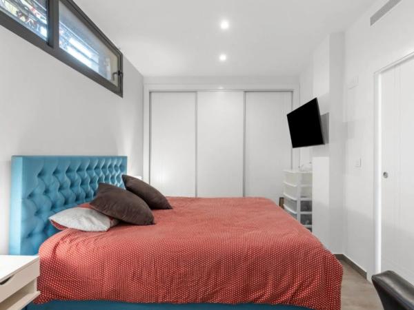 Casa independiente en avenida Alfredo Nobel, 141