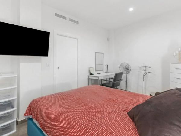 Casa independiente en avenida Alfredo Nobel, 141