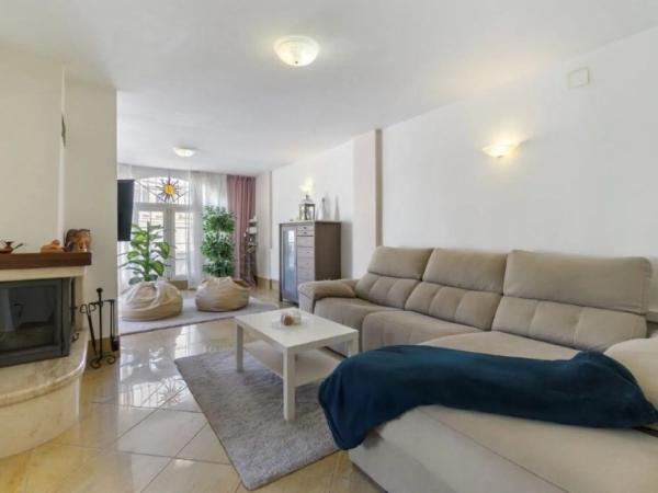 Casa independiente en calle Jacinto Benavente, 34