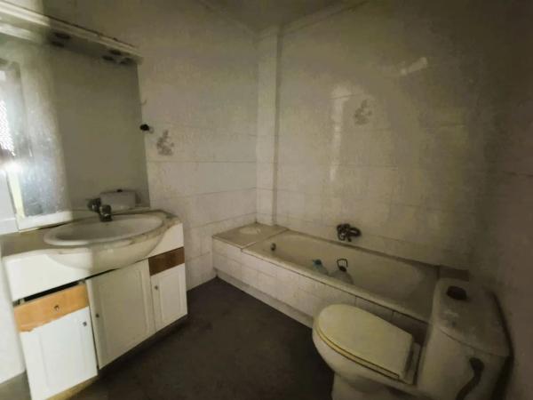 Edificio de uso mixto en avenida de la Constitución