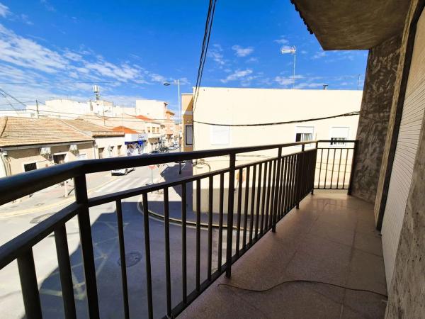 Edificio de uso mixto en avenida de la Constitución