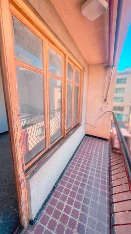 Edificio de uso mixto en calle 8 de Marzo