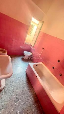 Edificio de uso mixto en calle 8 de Marzo