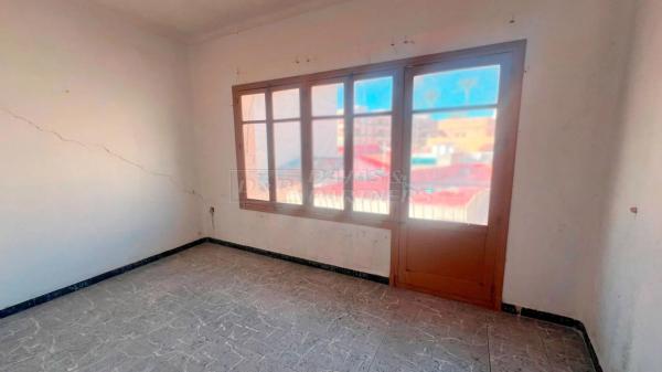 Edificio de uso mixto en calle 8 de Marzo