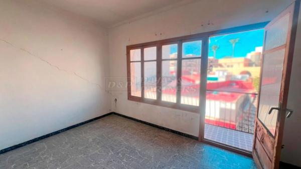 Edificio de uso mixto en calle 8 de Marzo