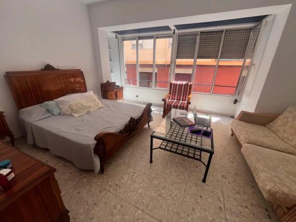 Edificio de uso mixto en calle San Agustín s/n