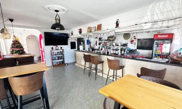 Edificio comercial en plaza Sierra Castilla