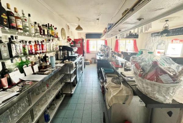 Edificio comercial en plaza Sierra Castilla